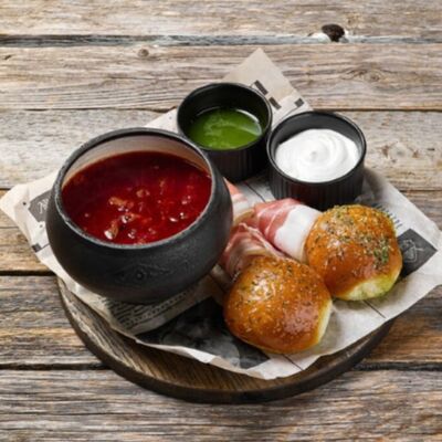 Панский борщ с домашним салом, сметаной и чесночными пампушками в Литвины по цене 24 р.