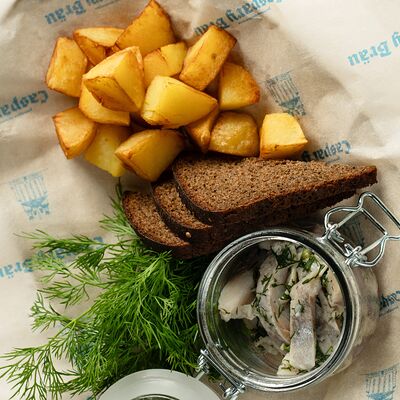 Сельдь пряного посола с картофелем в CASPARY BRAU по цене 430 ₽