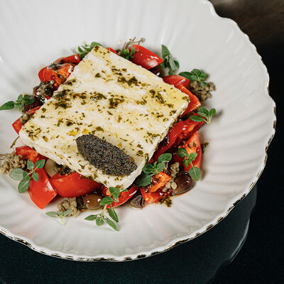 Греческий салат с брынзой и сладкими томатами в Гвидон по цене 1450 ₽