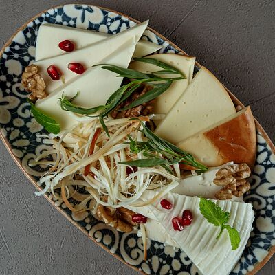 Ассорти грузинских сыров в Green Park & Шашлык по цене 720 ₽