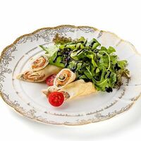 Блины с малосолёной форелью в Бисквит