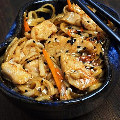 Удон с курицей териякив Ohasi по цене 450 ₽