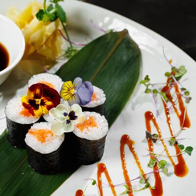 Ролл с лососем в Вартазия по цене 740 ₽