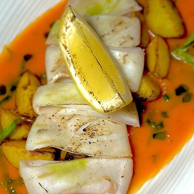 Кальмар на гриле с молодым картофелем в Море на Патриках по цене 990