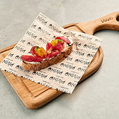 Брускетта с утиным филе с сыром рикотта и вареньем из груши в Pivino по цене 240