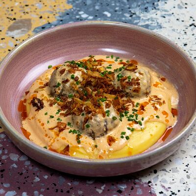 Митболы с картофельным пюре в Pink milk x Lift по цене 840 ₽