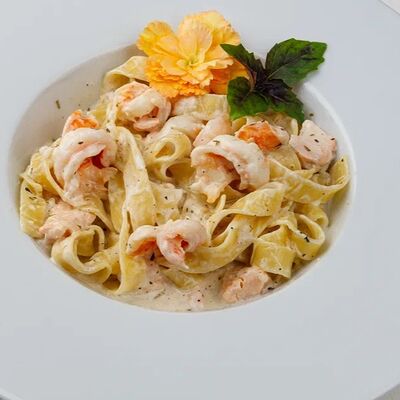 Паста лосось с креветкой в Roll & Pizza по цене 790 ₽