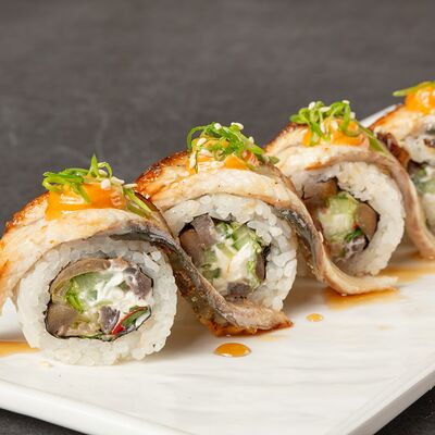 Ролл угорь мисо-айолив Кореана по цене 840 ₽