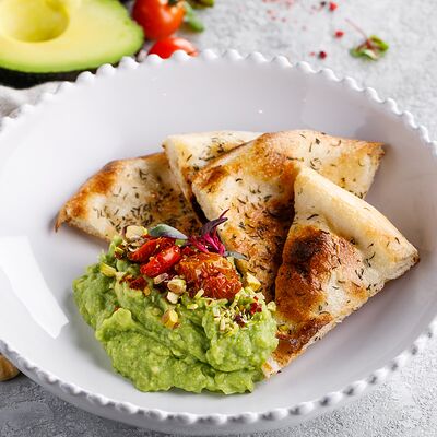 Гуакамоле с пряной лепешкой в Маймун по цене 690