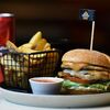 Комбо Чизбургер с двойной куриной котлетой халяль в Sultan Pizza & Burgers по цене 719
