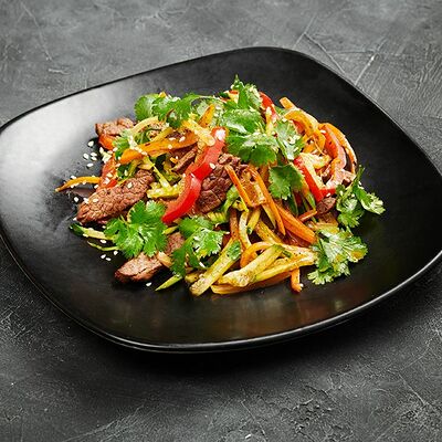 Теплый салат в азиатском стиле в Гранат по цене 420