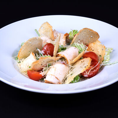 Салат Цезарь в Комедия по цене 22 р.