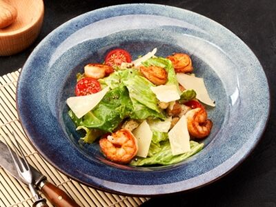 Цезарь с креветками в Mojo по цене 560