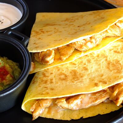 Кесадилья с курицейв Смоки-паб Станция по цене 750 ₽