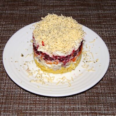 Салат Селедка под шубой в Шашлыки & Пироги по цене 260 ₽