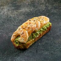 Брускетта с креветками и авокадо в Двор Помидор