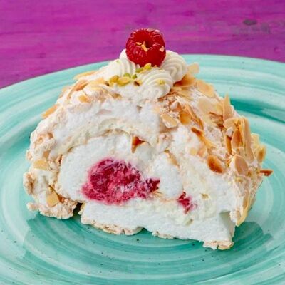 Меренговый рулет с малиной в Чили пицца по цене 320 ₽