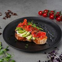 Брускетта с лососем и страчателлой в Wine More Bar