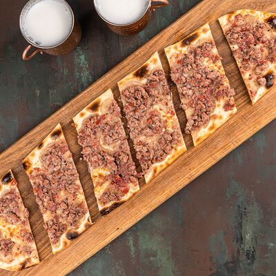 Пиде с говядиной в MARMARIS RESTAURANT по цене 1250 ₽