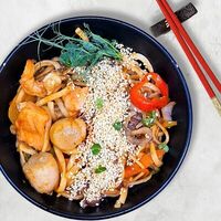 Удон с морепродуктами в Mojo Rest