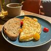 Омлет Моцарелла с соусом песто в Coffee Peaks по цене 730