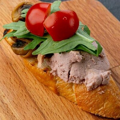 Брускетта с утичным паштетом и грибами в NonameLoungeSpb по цене 105 ₽