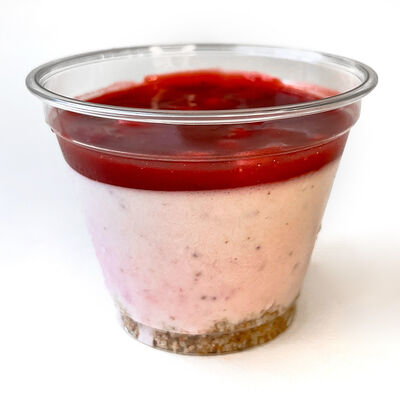 Десерт в стакане Чизкейк клубничный в Fastbento по цене 236 ₽