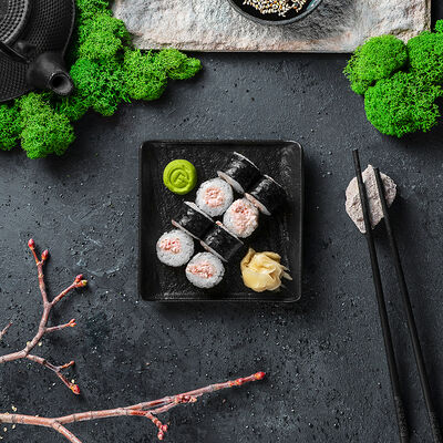 Маки ролл с крабом в Feromon по цене 390 ₽