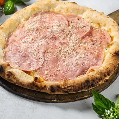 Пицца Моцарелла с ветчиной в Рестомаркет Китчен по цене 450 ₽