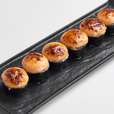 Запеченный ролл с лососем и соусом спайс в Mojo по цене 480