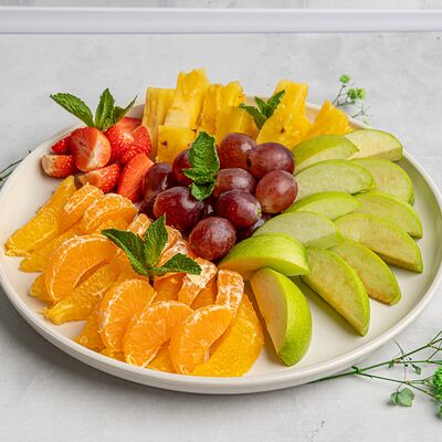 Фруктовая тарелка в KanapeFest по цене 2690 ₽