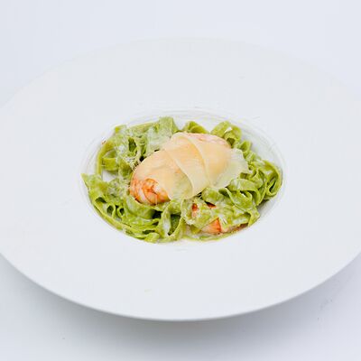 Сливочный фетучини с лососем в DoubleU по цене 990 ₽