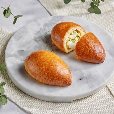 Пирожок с луком и яйцом в Ribambelle по цене 150 ₽