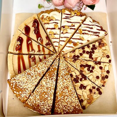 Торт Карамельный Хит в Чарли Чаплин по цене 3490 ₽