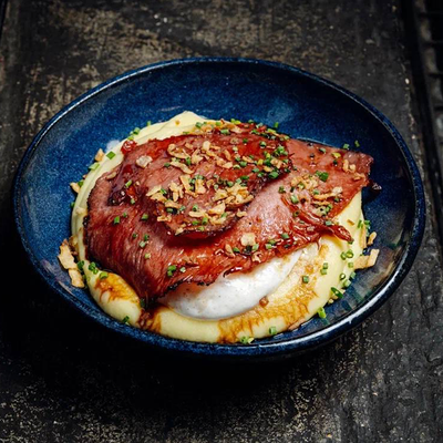 Пастрами из говядины, пармезан, соус Портвейн в Tehnikum по цене 850 ₽