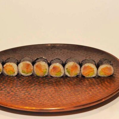 Мини-ролл с масляной рыбой и зеленым луком в Sushimarket по цене 670 ₽