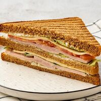 Сэндвич с ветчиной и сыром в Сели-Съели