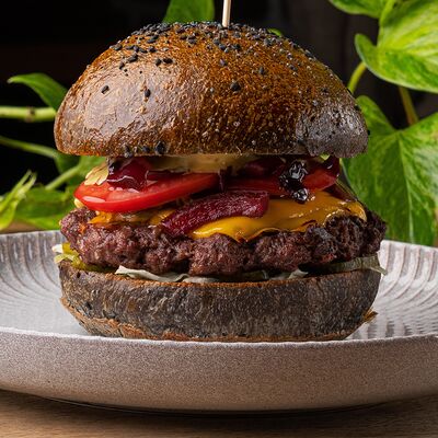 Чизбургер с говядиной и грибами в Blackberry по цене 744 ₽