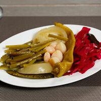 Ассорти из домашних солений в Сандро