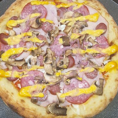 Пицца Мясная с горчичкой в Капибара кофейня по цене 940 ₽