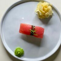 Тунец и понзу в Tiger Sushi