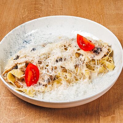 Паста с курицей и грибами в Nel tempo по цене 590 ₽