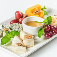 Ассорти сыров в Борго кафе