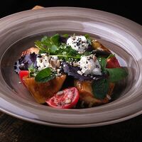 Теплый салат с баклажанами и томатами в Ели Сацебели