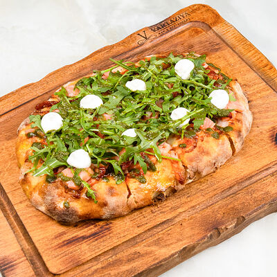 Пицца с лососем и крем-сыром в Вартазия по цене 1300 ₽