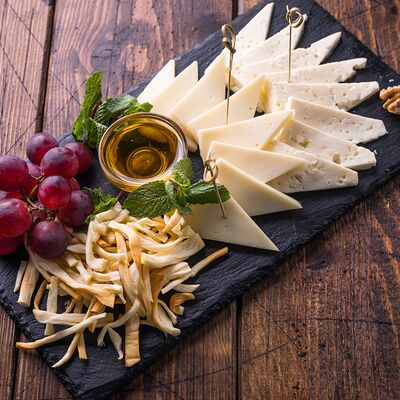 Кавказские сыры в Каретный дворик по цене 760 ₽