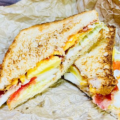 Сэндвич с яйцом и сыром в Шавуха Street по цене 230 ₽