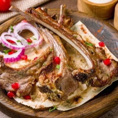 Шашлык из бараньей корейки в Вкусный шашлык и не только по цене 1340 ₽