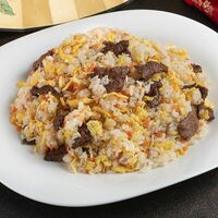 Жареный рис с говядиной в соевом соусе в Китайский фонарик