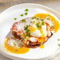 Тост-бриошь с крабом в Studio